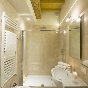 VIOLA FIORENTINO bathroom